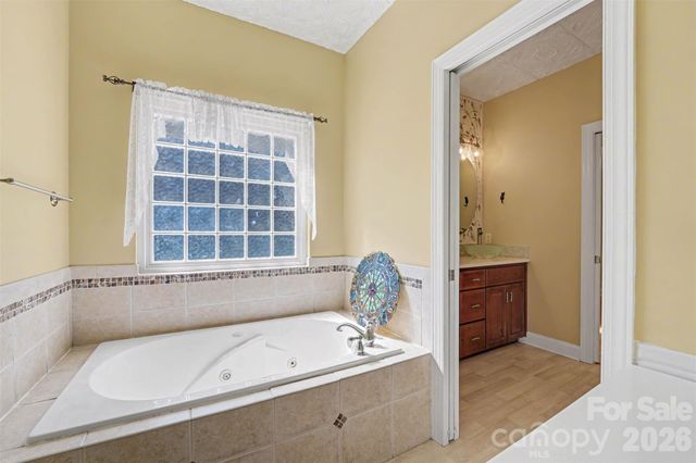 3563 Wandering Lane NE 33, Hickory, NC 28601