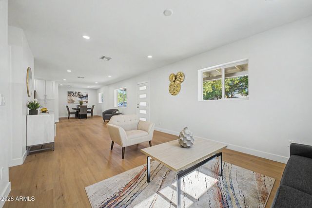 928 E GEORGIA Avenue, Phoenix, AZ 85014