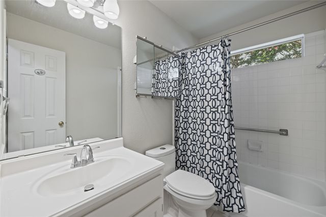 2402 Crockett Court, Grapevine, TX 76051