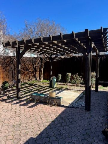 2402 Crockett Court, Grapevine, TX 76051