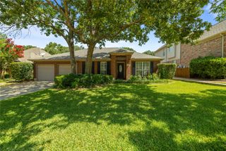 2402 Crockett Court, Grapevine, TX 76051