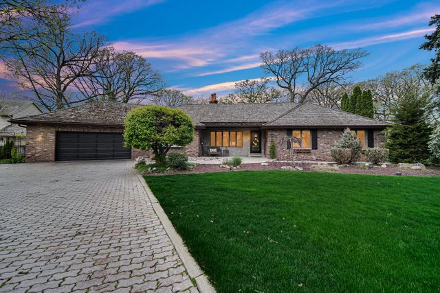 9894 W Oakridge Drive, St. John, IN 46373