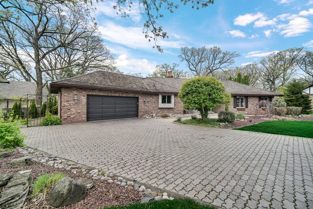 9894 W Oakridge Drive, St. John, IN 46373