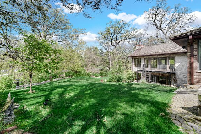 9894 W Oakridge Drive, St. John, IN 46373
