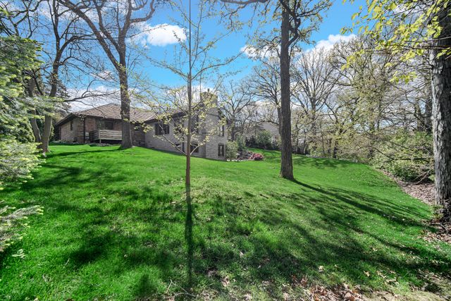 9894 W Oakridge Drive, St. John, IN 46373