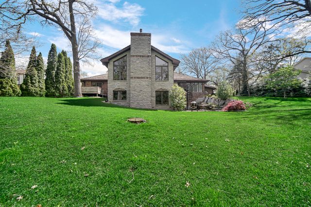 9894 W Oakridge Drive, St. John, IN 46373