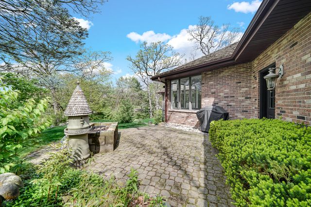 9894 W Oakridge Drive, St. John, IN 46373