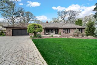 9894 W Oakridge Drive, St. John, IN 46373