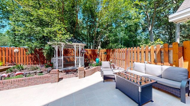 2 Parkplace Court, Dothan, AL 36301