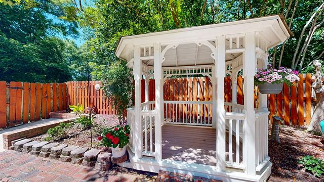 2 Parkplace Court, Dothan, AL 36301