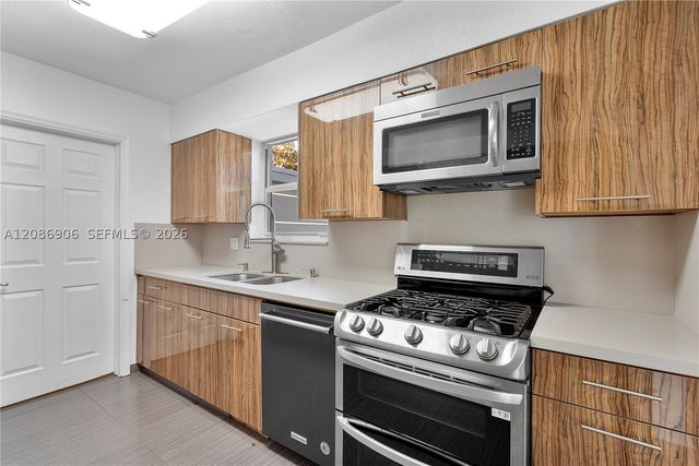 2505 NE 214th St, Aventura, FL 33180