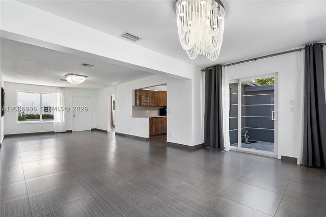 2505 NE 214th St, Aventura, FL 33180