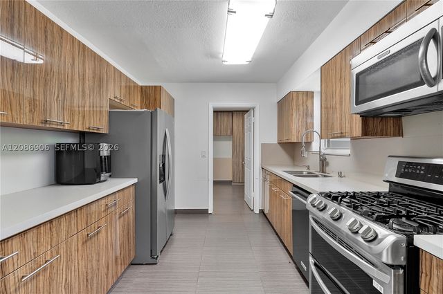 2505 NE 214th St, Aventura, FL 33180