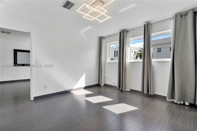 2505 NE 214th St, Aventura, FL 33180