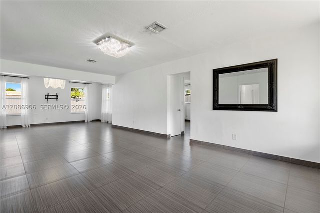 2505 NE 214th St, Aventura, FL 33180