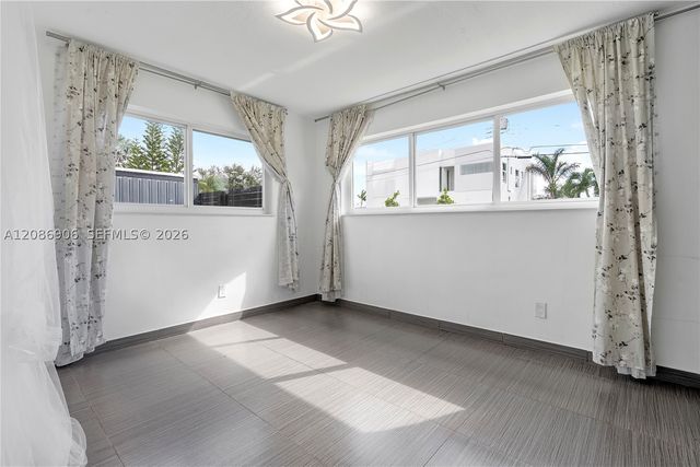 2505 NE 214th St, Aventura, FL 33180