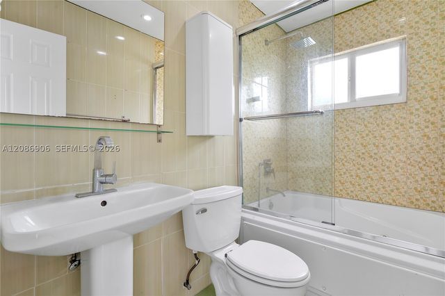 2505 NE 214th St, Aventura, FL 33180