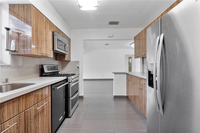 2505 NE 214th St, Aventura, FL 33180