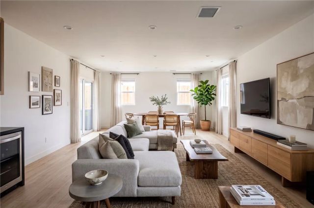 1021 Citrus Avenue 2, Los Angeles, CA 90019