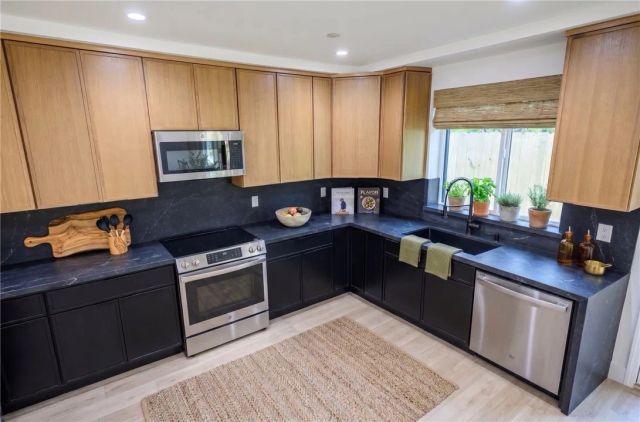 1021 Citrus Avenue 2, Los Angeles, CA 90019