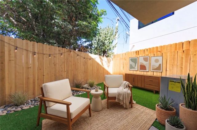 1021 Citrus Avenue 2, Los Angeles, CA 90019