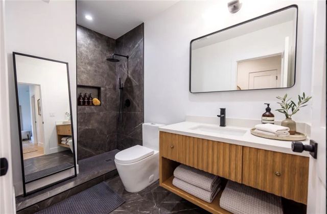 1021 Citrus Avenue 2, Los Angeles, CA 90019
