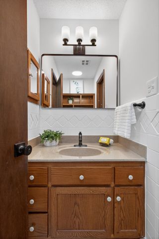 1973 Eldridge Avenue W, Roseville, MN 55113