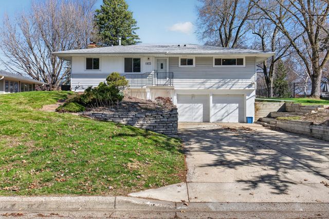 1973 Eldridge Avenue W, Roseville, MN 55113