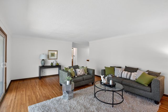 1973 Eldridge Avenue W, Roseville, MN 55113