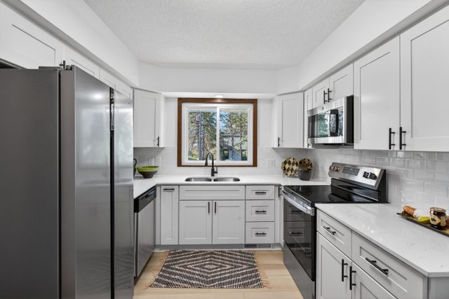 1973 Eldridge Avenue W, Roseville, MN 55113