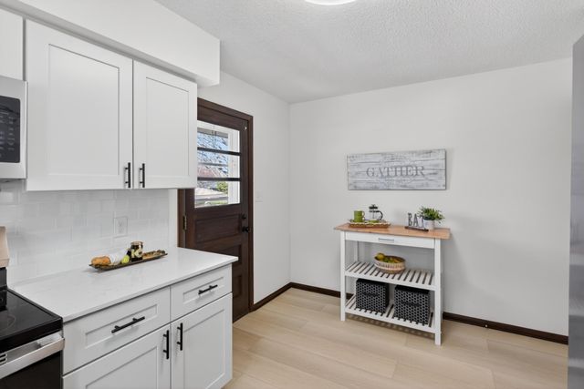 1973 Eldridge Avenue W, Roseville, MN 55113