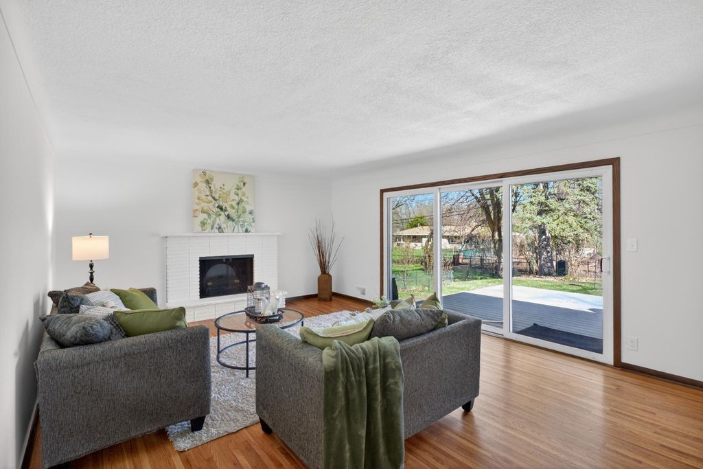 1973 Eldridge Avenue W, Roseville, MN 55113