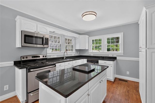 1141 Jefferson Avenue, East Point, GA 30344