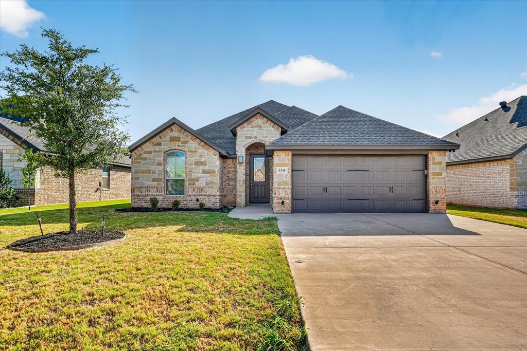 3335 White Horse Drive, Granbury, TX 76049