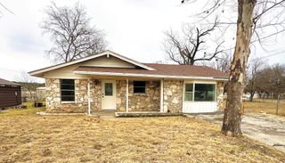 303 Meadowview Lane, Kerrville, TX 78028