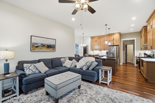 305 Ridgepoint Circle, Waterville, OH 43566