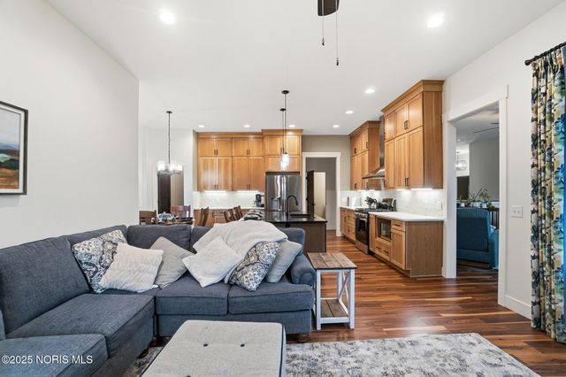 305 Ridgepoint Circle, Waterville, OH 43566