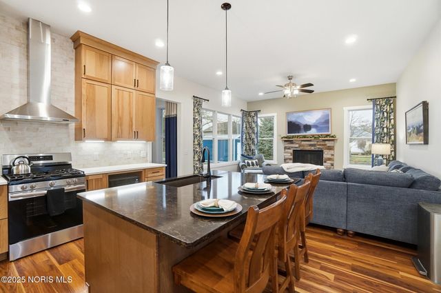 305 Ridgepoint Circle, Waterville, OH 43566