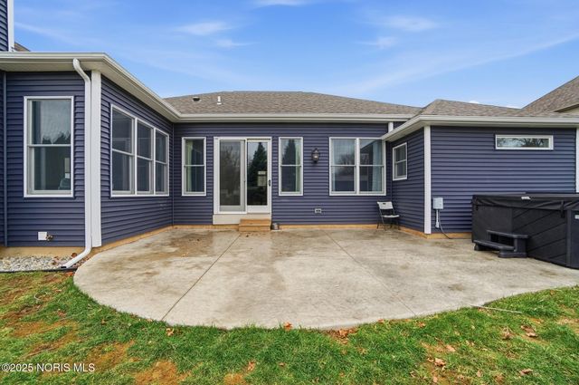 305 Ridgepoint Circle, Waterville, OH 43566