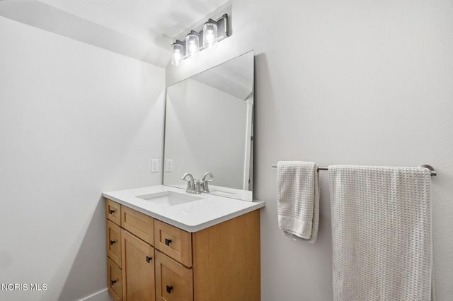 305 Ridgepoint Circle, Waterville, OH 43566