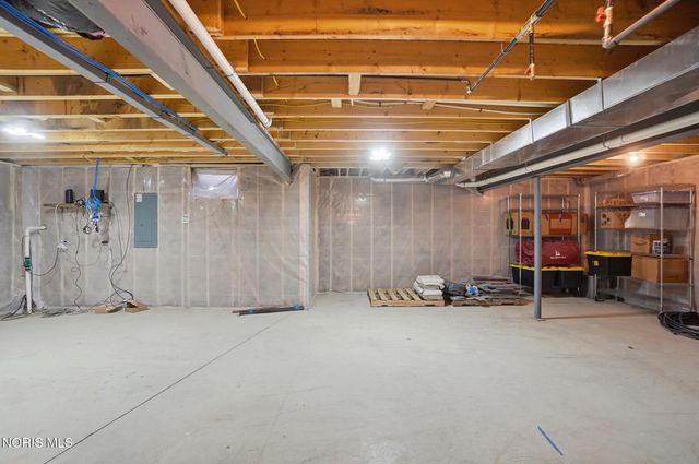 305 Ridgepoint Circle, Waterville, OH 43566