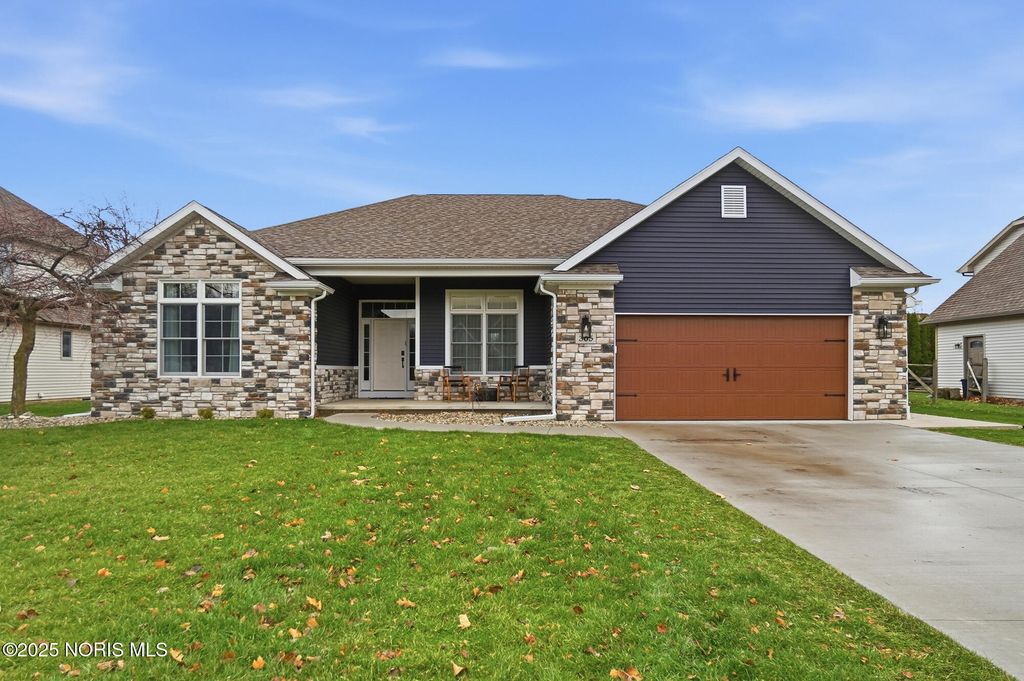 305 Ridgepoint Circle, Waterville, OH 43566