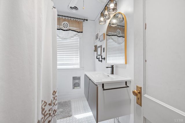 3522 Fort Avenue, Lynchburg, VA 24501