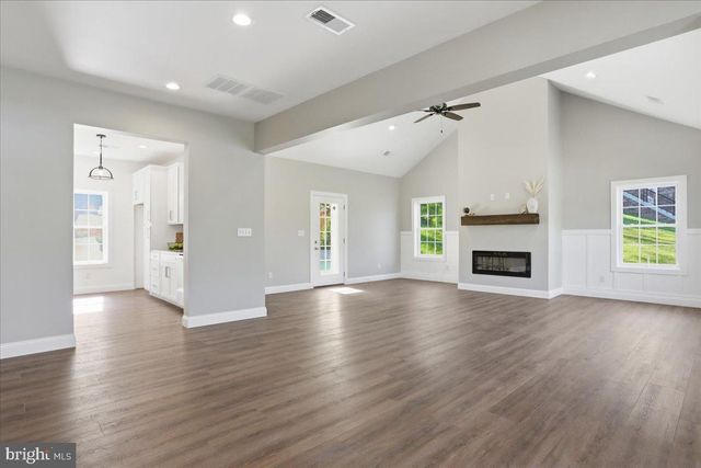 130 WOODBRIAR DR, Chambersburg, PA 17202