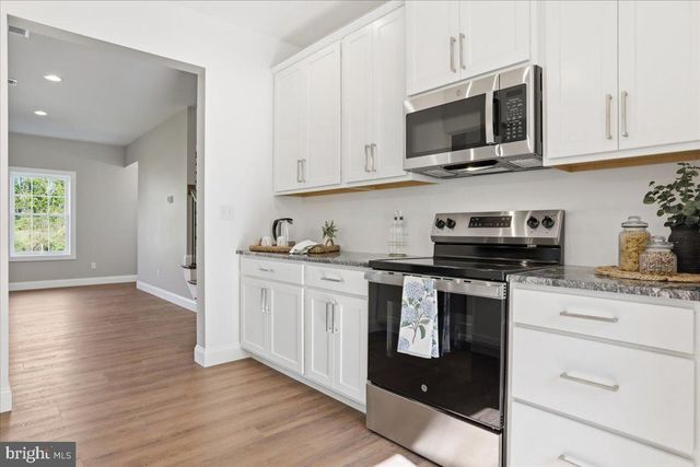 130 WOODBRIAR DR, Chambersburg, PA 17202