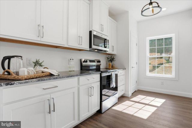 130 WOODBRIAR DR, Chambersburg, PA 17202