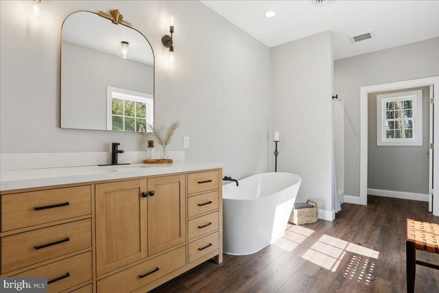 130 WOODBRIAR DR, Chambersburg, PA 17202