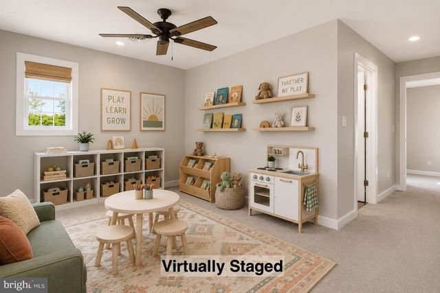 130 WOODBRIAR DR, Chambersburg, PA 17202
