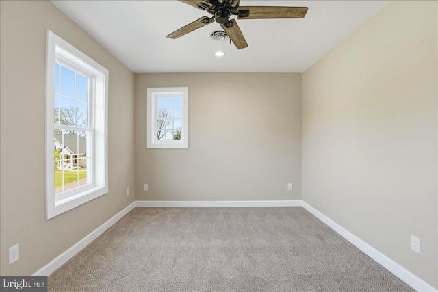 130 WOODBRIAR DR, Chambersburg, PA 17202