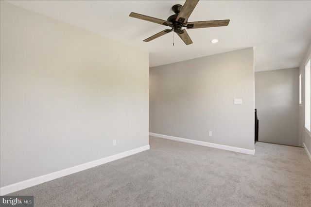 130 WOODBRIAR DR, Chambersburg, PA 17202